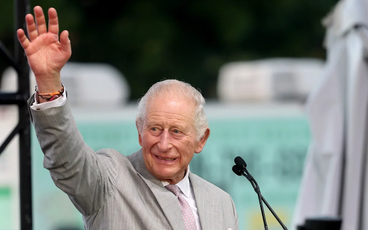 King greets Bahamians in local dialect